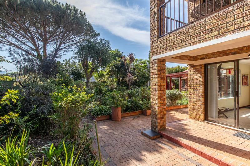 4 Bedroom Property for Sale in Bergvliet Western Cape